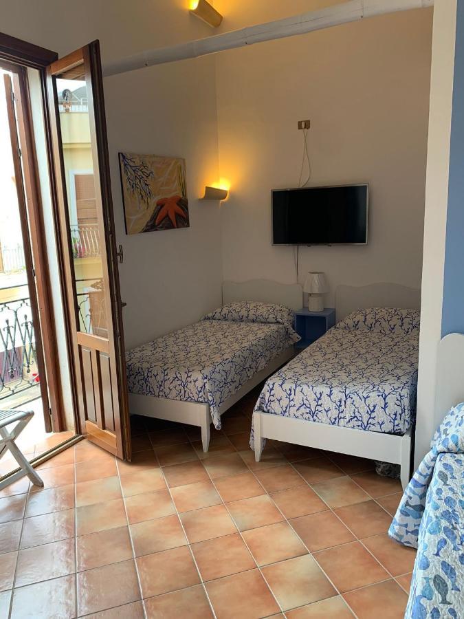 Apartment With Terraces And Private Jacuzzi - San Vito 400M From Beach 산비토로카포 외부 사진
