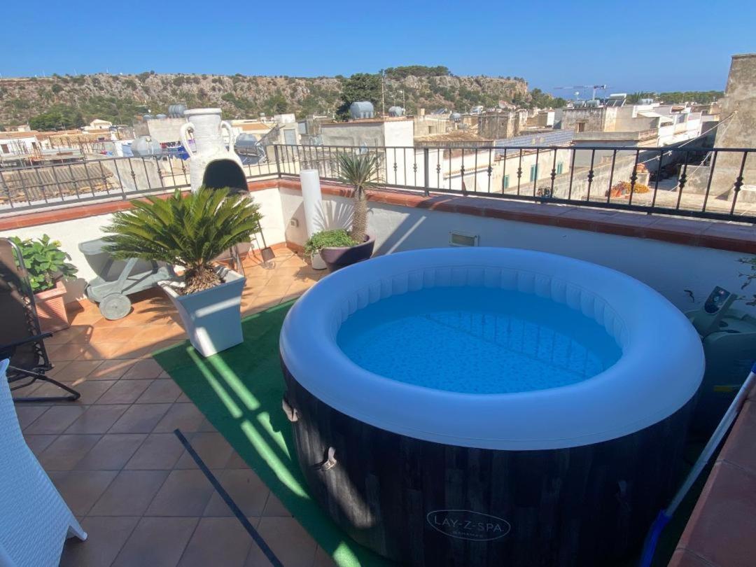 Apartment With Terraces And Private Jacuzzi - San Vito 400M From Beach 산비토로카포 외부 사진